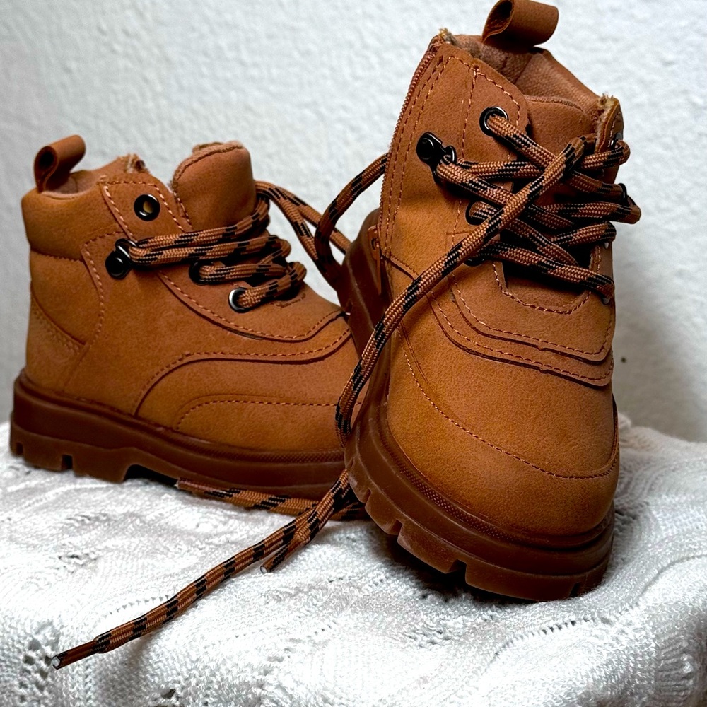New Zara baby boy boots, size 23